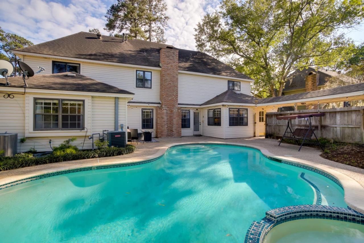 Roomy Houston Rental With Home Office And Private Pool Exterior photo