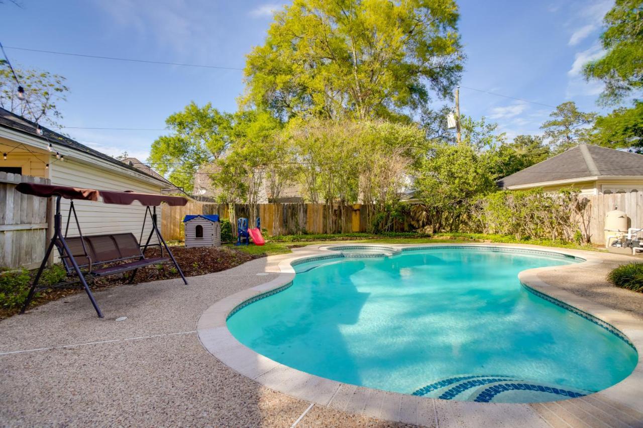 Roomy Houston Rental With Home Office And Private Pool Exterior photo